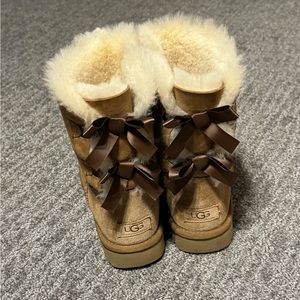 Ugg Bailey Bow Chestnut women’s size 9 boots